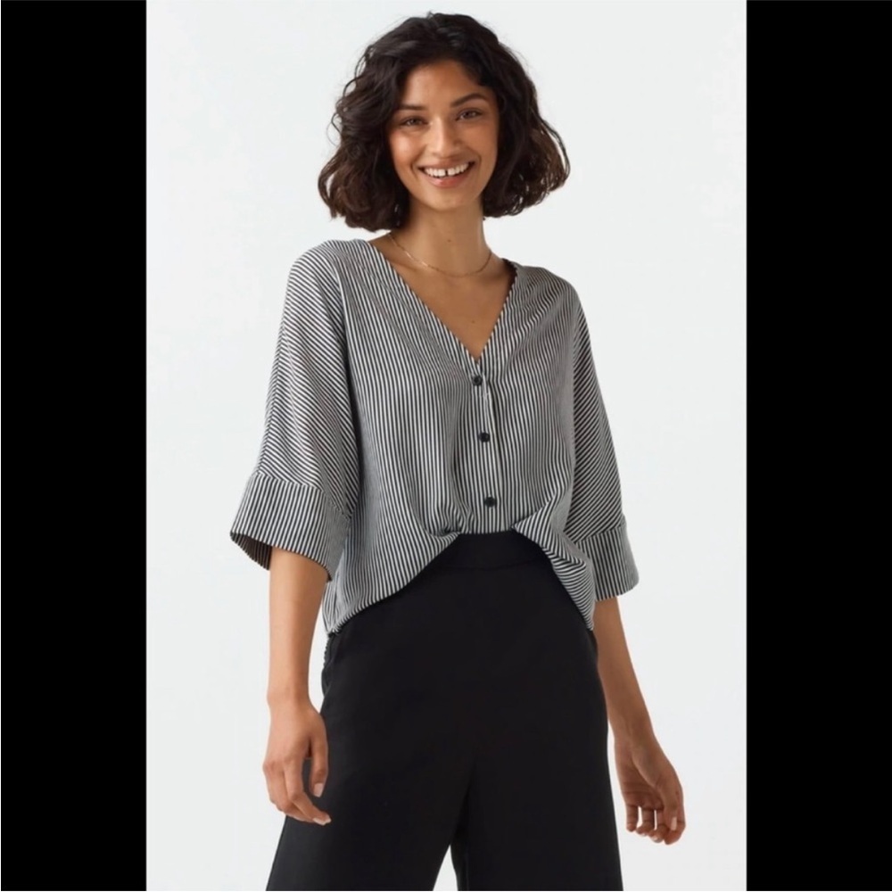 VETTA Black and White Striped V-Neck Button Blouse